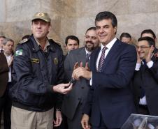 Governador Beto Richa entrega 38 UTIs Móveis para o Serviço Integrado de Atendimento ao Trauma em Emergência (Siate). Participaram da solenidade, os secretários da Segurança Pública, Cid Vasques, da Saúde, Michele Caputo Neto e de Governo, Cezar Silvestri, o comandante do Corpo de Bombeiros do Paraná, coronel Simiano e deputados estaduais.Curitiba, 07/10/2013.Foto: Arnaldo Alves/ANPr