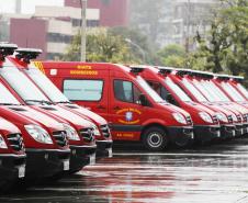 Governador Beto Richa entrega 38 UTIs Móveis para o Serviço Integrado de Atendimento ao Trauma em Emergência (Siate). Participam da solenidade, os secretários da Segurança Pública, Cid Vasques, da Saúde, Michele Caputo Neto e de Governo, Cezar Silvestri, o comandante do Corpo de Bombeiros do Paraná, coronel Simiano e deputados estaduais.Curitiba, 07/10/2013.Foto: Arnaldo Alves/ANPr