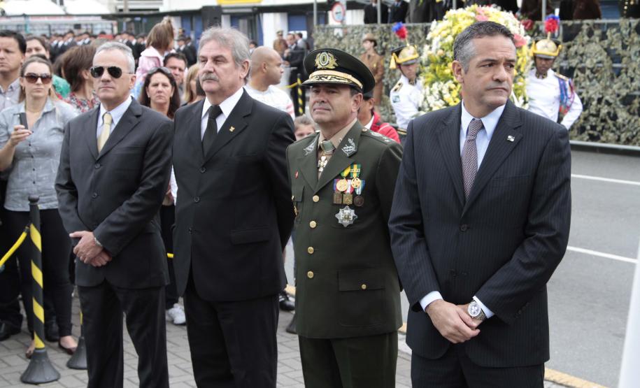 Polícias do Paraná comemoram Dia de Tiradentes