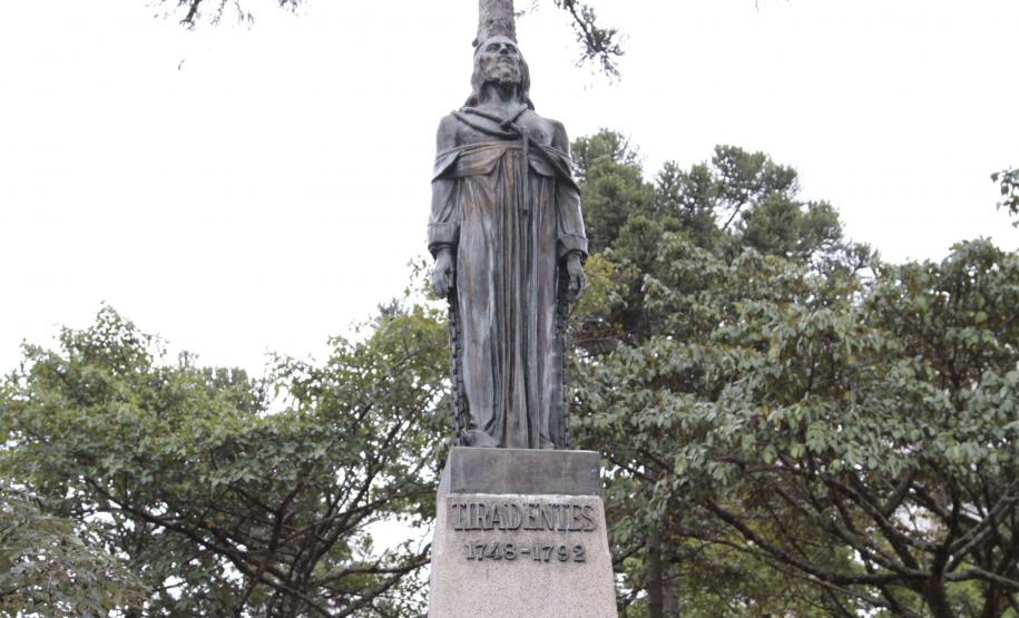 Polícias do Paraná comemoram Dia de Tiradentes