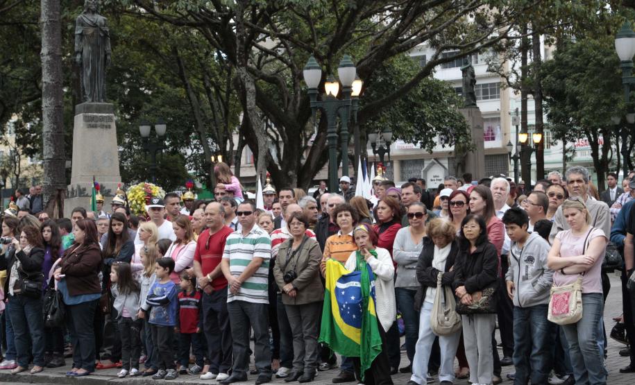 Polícias do Paraná comemoram Dia de Tiradentes
