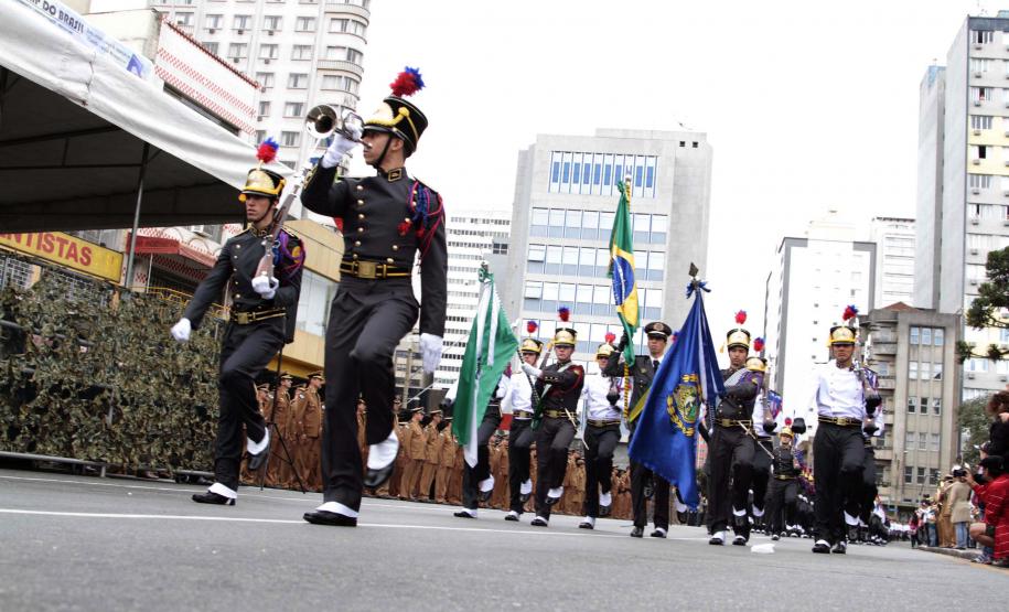 Polícias do Paraná comemoram Dia de Tiradentes