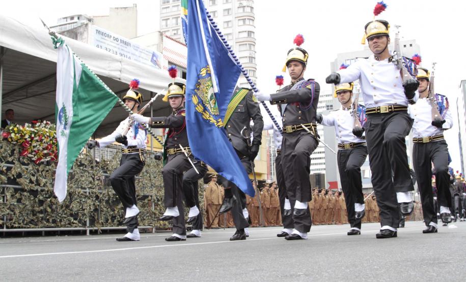 Polícias do Paraná comemoram Dia de Tiradentes