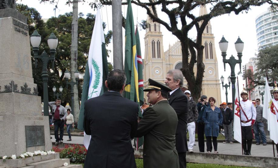 Polícias do Paraná comemoram Dia de Tiradentes