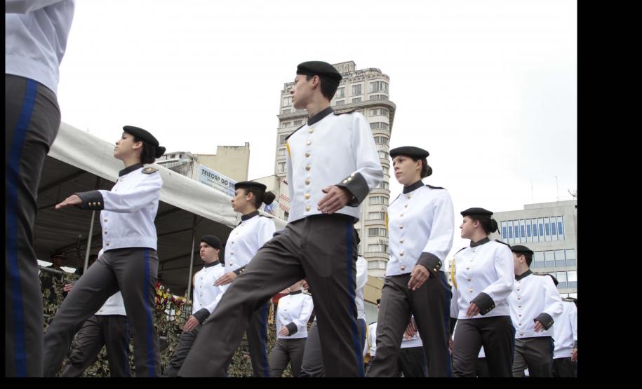 Polícias do Paraná comemoram Dia de Tiradentes