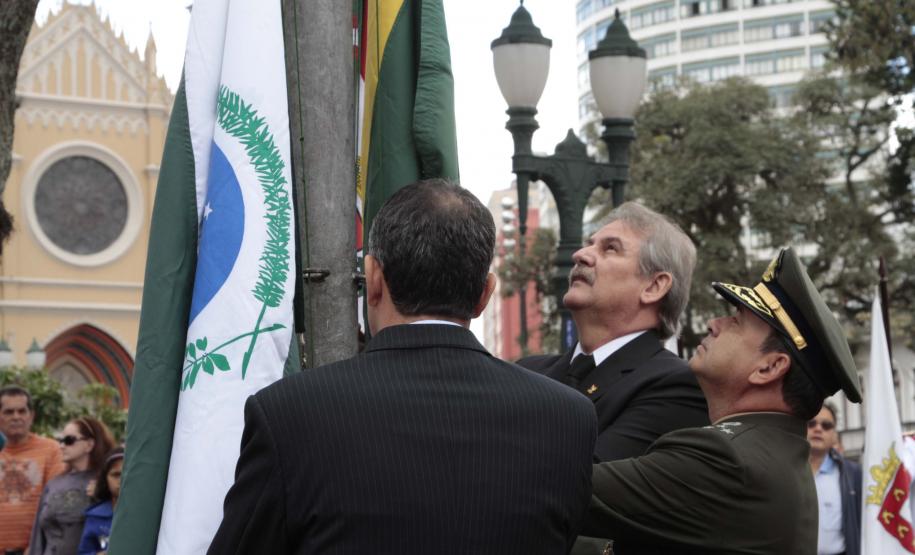 Polícias do Paraná comemoram Dia de Tiradentes