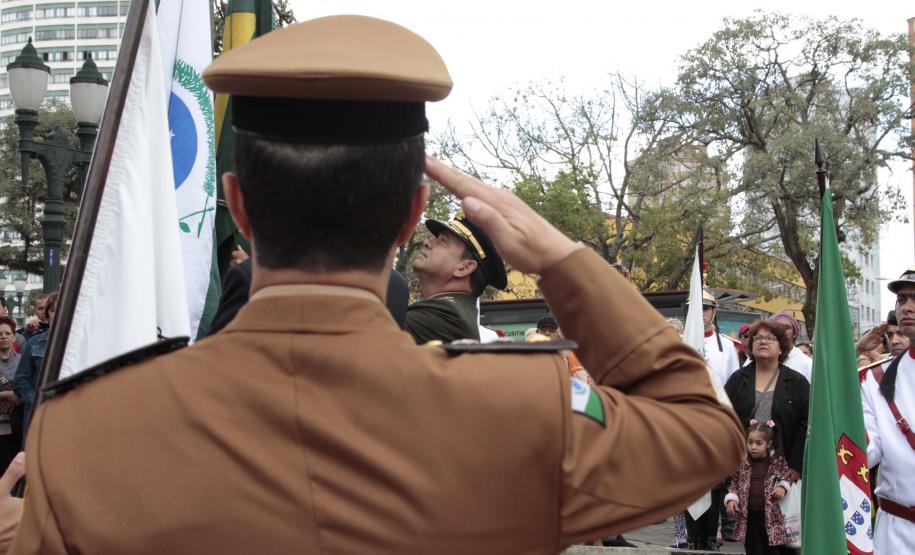 Polícias do Paraná comemoram Dia de Tiradentes