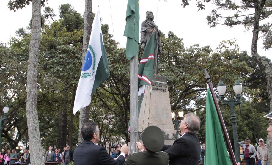 Polícias do Paraná comemoram Dia de Tiradentes