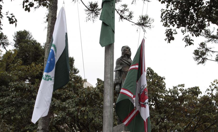Polícias do Paraná comemoram Dia de Tiradentes