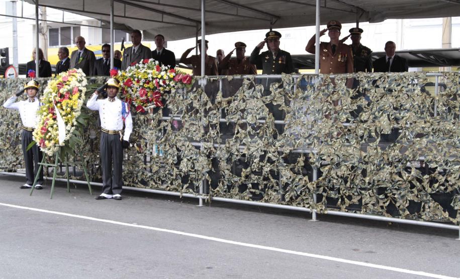 Polícias do Paraná comemoram Dia de Tiradentes