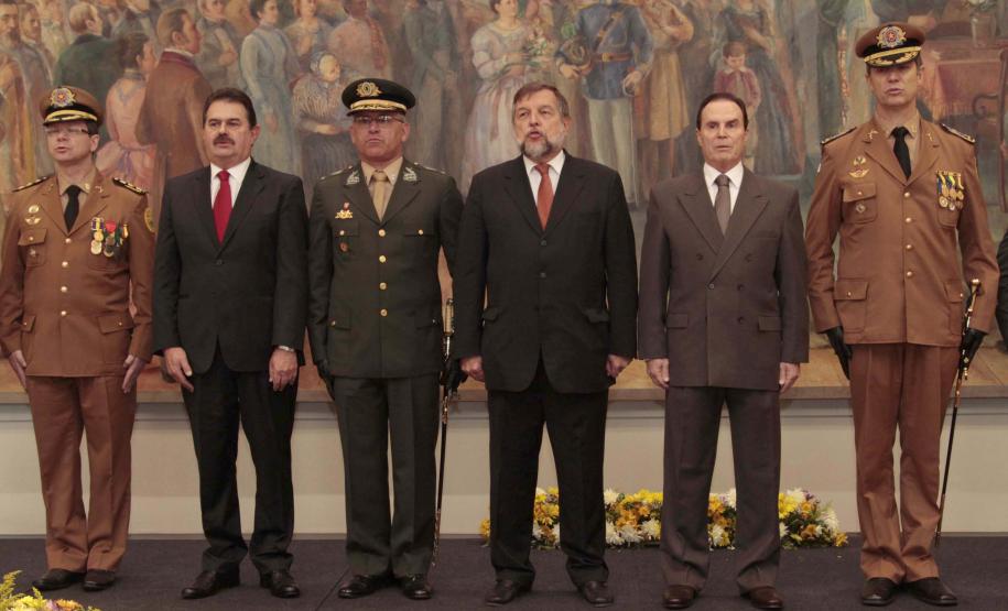 Lei que garante aos PMs mais antigos 50% das vagas no Quadro Especial de Oficiais é assinada no Dia do Patrono da corporação