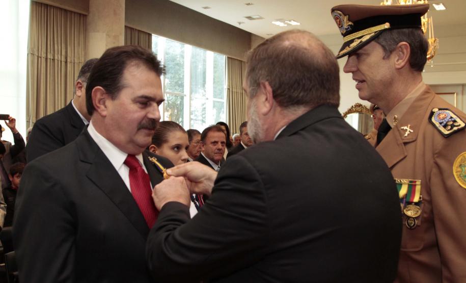 Lei que garante aos PMs mais antigos 50% das vagas no Quadro Especial de Oficiais é assinada no Dia do Patrono da corporação