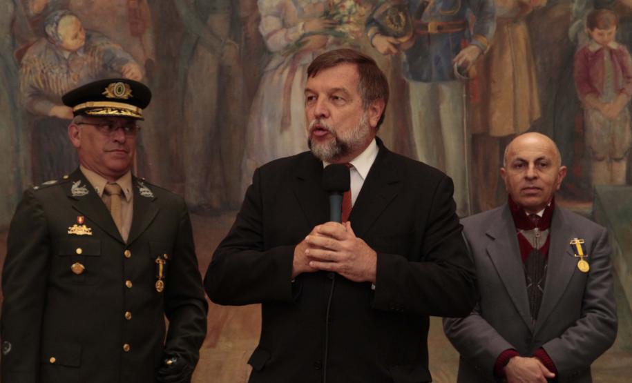 Lei que garante aos PMs mais antigos 50% das vagas no Quadro Especial de Oficiais é assinada no Dia do Patrono da corporação